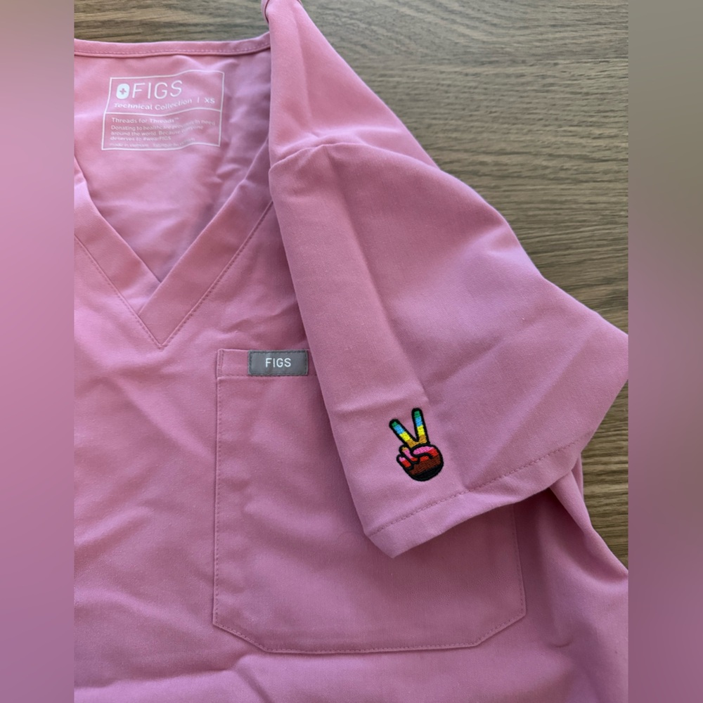 Figs scrub top